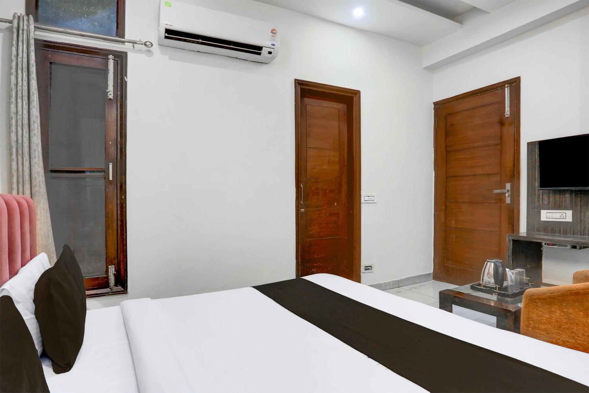 Super Collection O Railway Station Road Near Clock Tower Hotell Ludhiana Exteriör bild